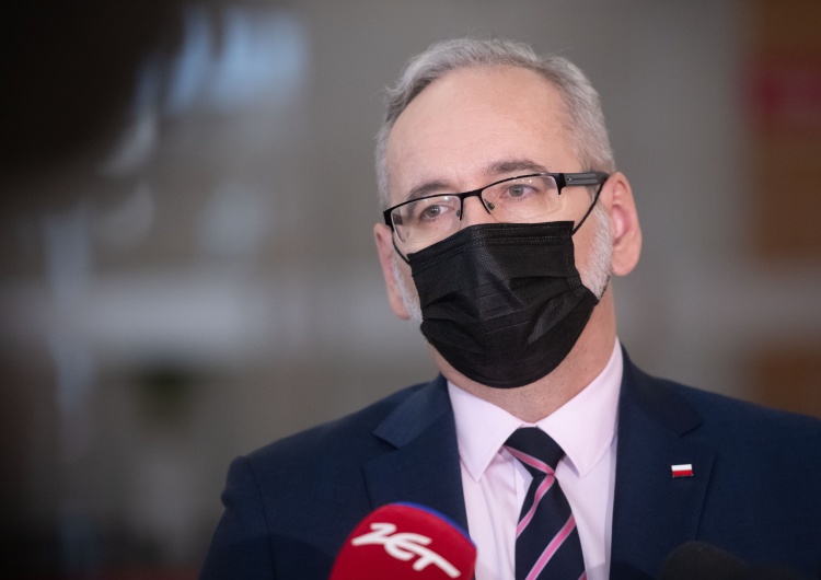  Niedzielski: Przechodzimy na politykę wystawiania mandatów za brak maseczek 