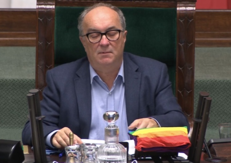Czarzasty wywiesił tęczową flagę w Sejmie. Posłowie zbierają podpisy nad odwołaniem go ze stanowiska