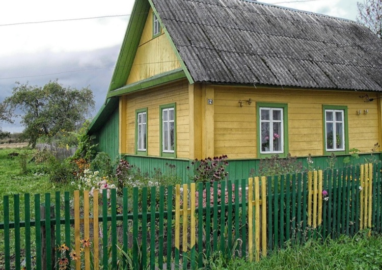 dom na białoruskiej wsi Białorusini apelują do władz. Boją się imigrantów. Władze: 
