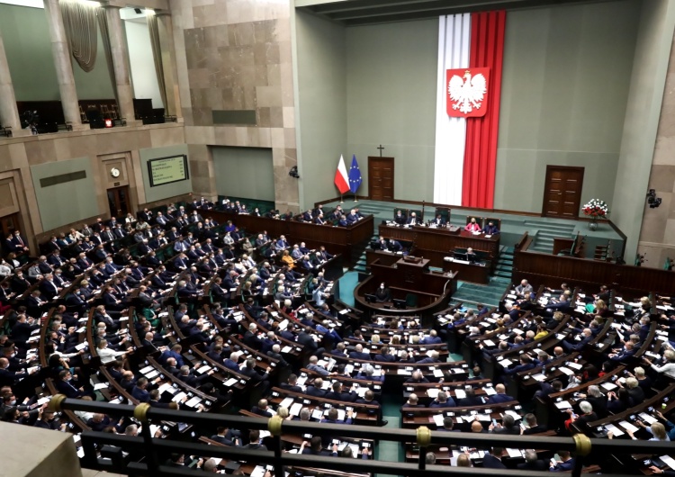 Burza po głosowaniu ws. akcyzy. Posłom KO grożą dyscyplinarki