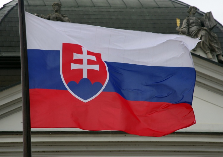 Flaga Słowacji „Sposób, w jaki instytucje unijne wywierają presję na Polskę, jest skandaliczny”. Słowackie osobistości życia publicznego bronią naszego kraju