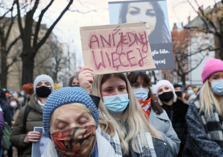 „SE”: Centrum Warszawy totalnie zdewastowane po Marszu dla Izy