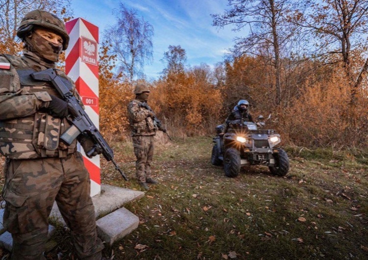 Polskie służby Maciej Wąsik: „W tej chwili pod Kuźnicą trwa regularna bitwa”