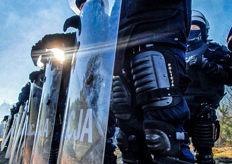 Policja na granicy Dwie duże akcje zatrzymywania imigrantów. Policja informuje o ciężkiej nocy na granicy