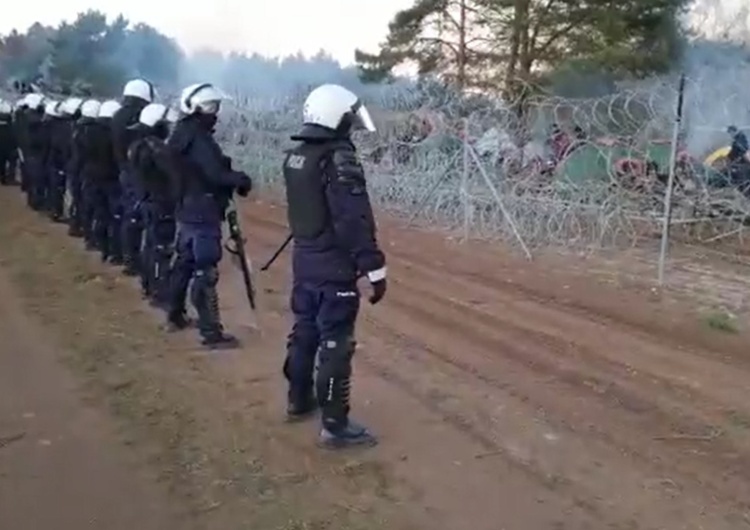 Policja: „Ogrodzenie odbudowane po próbie agresywnego przekroczenia granicy”