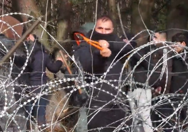 „Kurier Poranny”: „W szturmie na granicę brali udział migranci świetnie mówiący po rosyjsku”