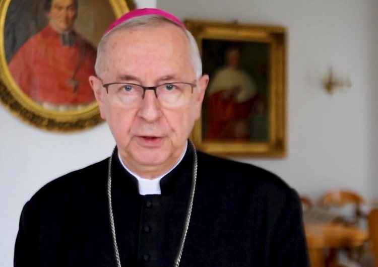 abp Stanisław Gądecki  Abp Gądecki: Stanowczo potępiam wykorzystywanie przez stronę białoruską...