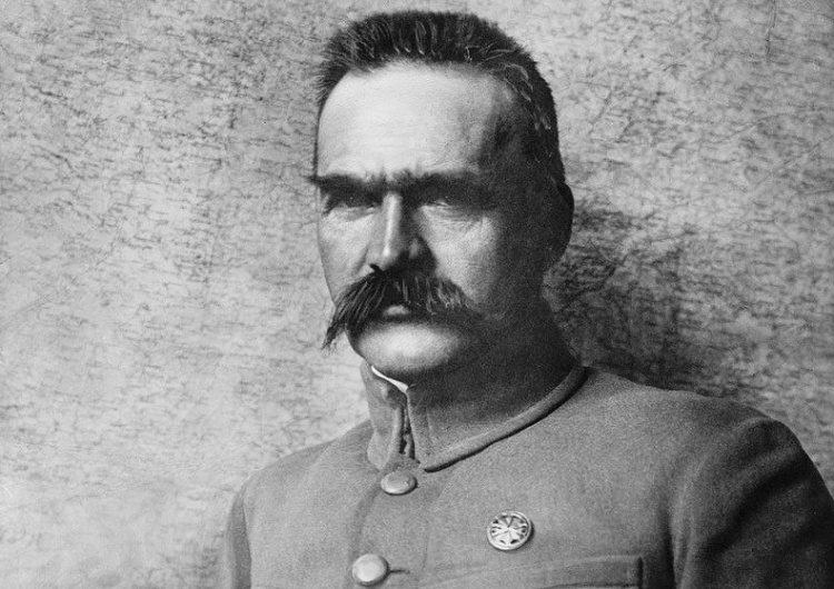 Józef Piłsudski Odzyskiwanie niepodległości przez Polskę nie było jednorazowym wydarzeniem