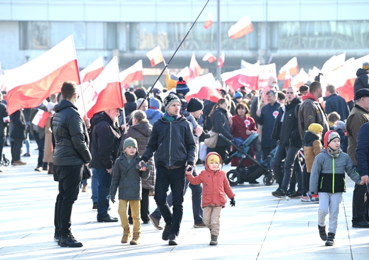 Tłumy na Marszu Niepodległości w Warszawie. Organizatorzy podali frekwencję
