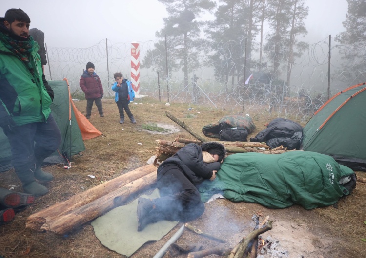 Szwajcarski dziennik: Niemiecka „kultura gościnności” współodpowiedzialna za chaos na polskiej granicy