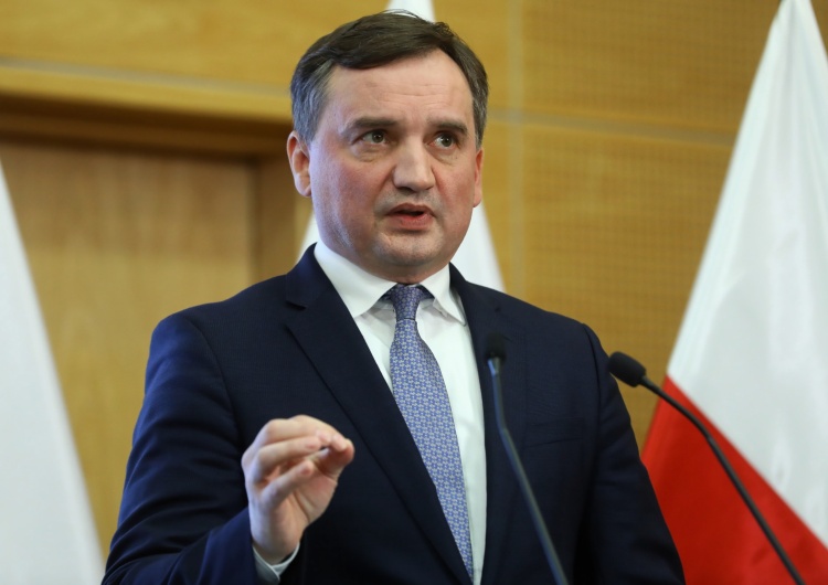 Zbigniew Ziobro Zbigniew Ziobro złożył wniosek do TK w sprawie kar finansowych, które UE nałożyła na Polskę