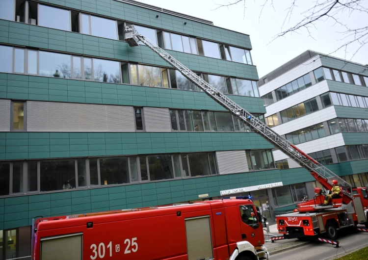  [FOTO] Gdańsk: Pożar w Centrum Medycyny Nieinwazyjnej UCK. Ewakuowano 300 osób