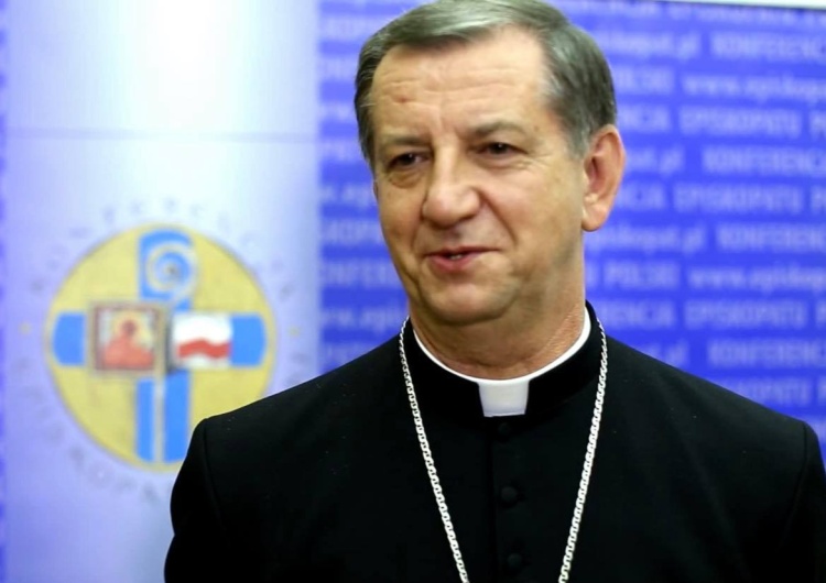 abp Józef Guzdek Abp Guzdek: „Czy goście mają prawo włamywać się do naszego ojczystego domu?”