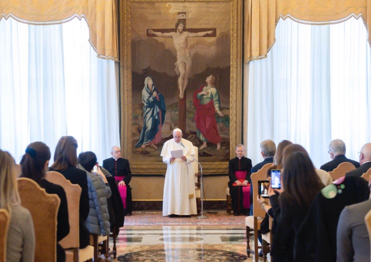 Papież Franciszek z delegacją konferencji przeciwko pracy nieletnich Papież o pracy nieletnich: Okradanie z człowieczeństwa; pogwałcenie ludzkiej godności