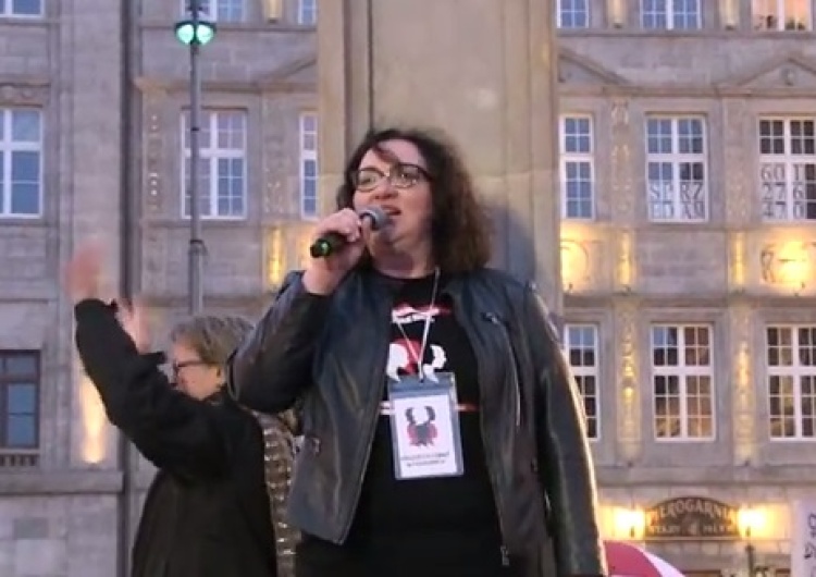 zrzut ekranu Lempart: Kobietom, fizycznie zagraża PiS, nienawidzący nas, mający chorą obsesję na punkcie naszych ciał