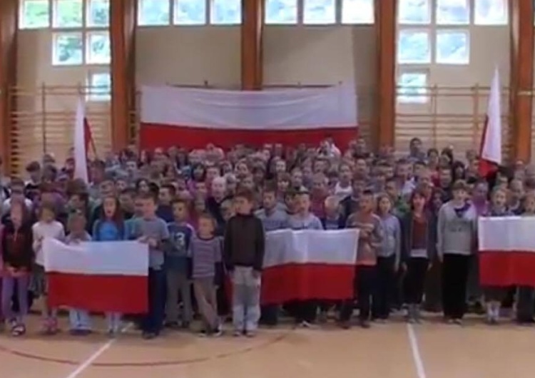  [video] Przy takich dzieciach zanik tożsamości narodowej nam nie grozi. Brawo