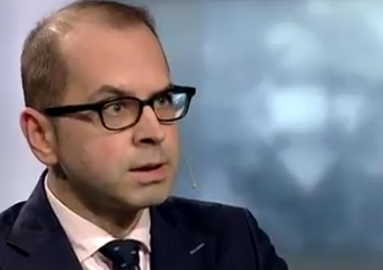 zrzut ekranu Poseł Szczerba: Ciekawe kiedy TVP Info ujawni rozmowy Morawieckiego i Gowina?