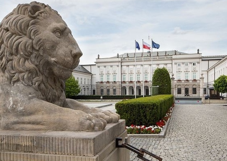Andrzej Duda docenia pracowników prezydenckiej kancelarii. W tym roku ponad pół miliona złotych premii