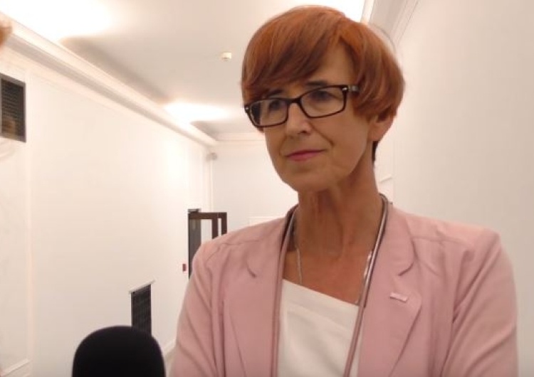 Elżbieta Rafalska: Nie sprzedamy zakazu handlu w niedzielę za podwójne stawki