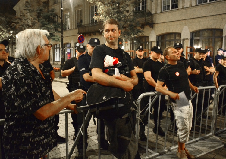 Tomasz Gutry 9 sierpnia- kod, obywatele.pl, osa już są przed Pałacem Prezydenckim