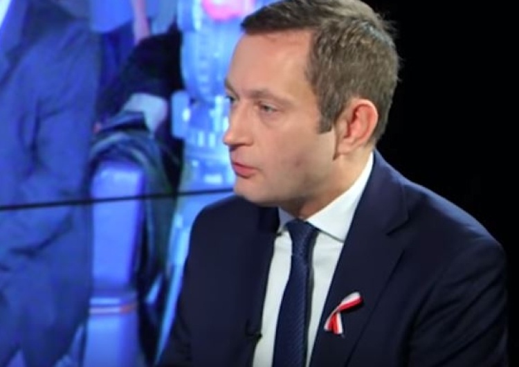 Paweł Rabiej krytykuje Patryka Jakiego za komentarz o napastnikach z Rimini. Wiceminister odpowiada