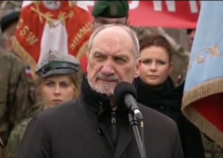 Minister Macierewicz: Polska musi mieć armię, która będzie w przyszłości zdolna sama obronić ojczyznę