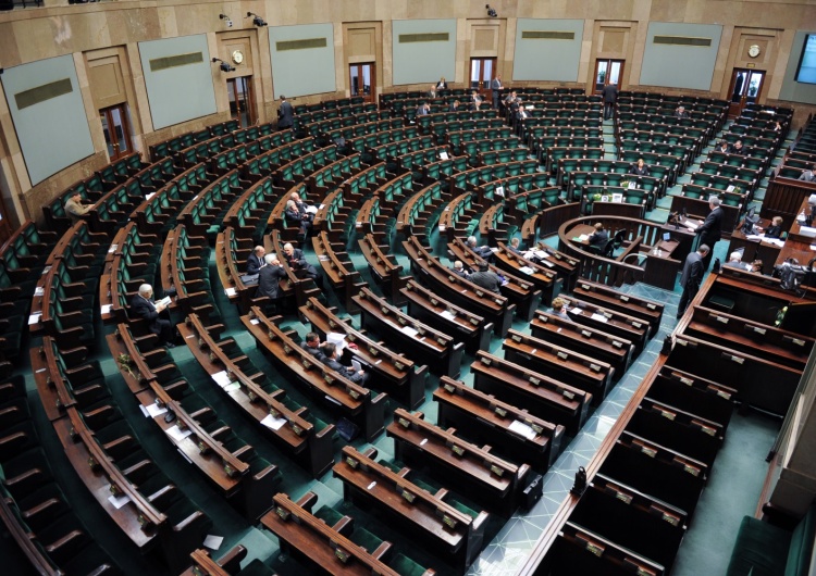 M. Żegliński Najnowszy SONDAŻ IBRIS: PiS bezkonkurencyjny. PO i Nowoczesna ze spadkiem notowań