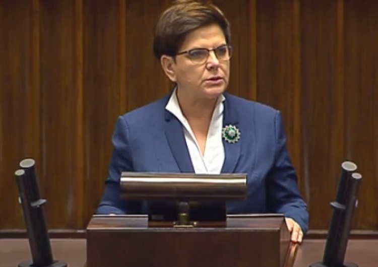  Trzy obietnice premier Szydło w sprawie ochrony życia poczętego - wsparcie dla matek zamiast kar