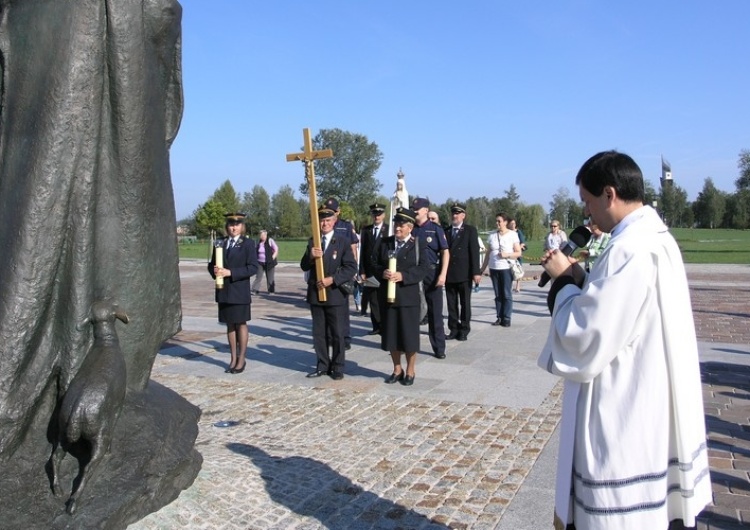  Kolejarze przed obrazem Bożego Miłosierdzia