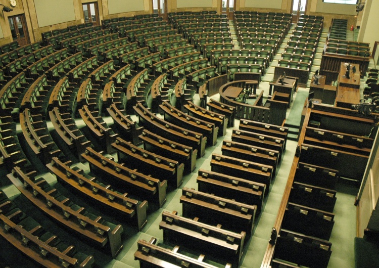 Projekt dotyczący in vitro wycofany z Sejmu. Kilku posłów Kukiz'15 zrezygnowało z poparcia ustawy