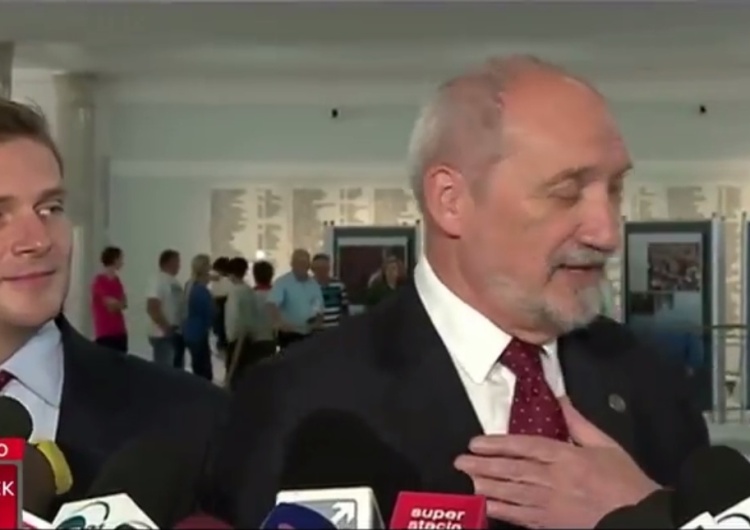  [video] Szarmancki Antoni Macierewicz. Nagranie podbija sieć