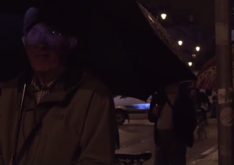 Akcja Demokracja pochwaliła się demonstracją pod Pałacem Prezydenckim. Komentarze musiały ją zaskoczyć