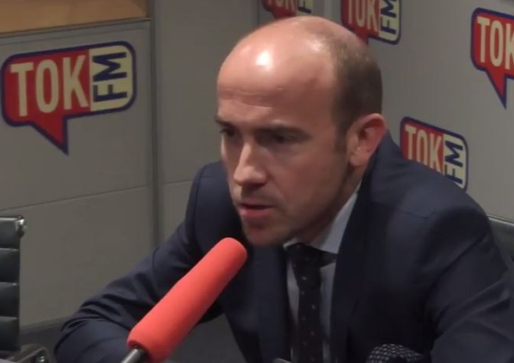 Budka kpi z Andrzeja Dudy: Może "czynnik ludowy" podczas lotu samolotem?
