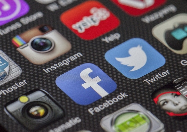 Fake newsy coraz większym problemem. Na samym Twitterze nawet 49 mln kont jest zautomatyzowanych
