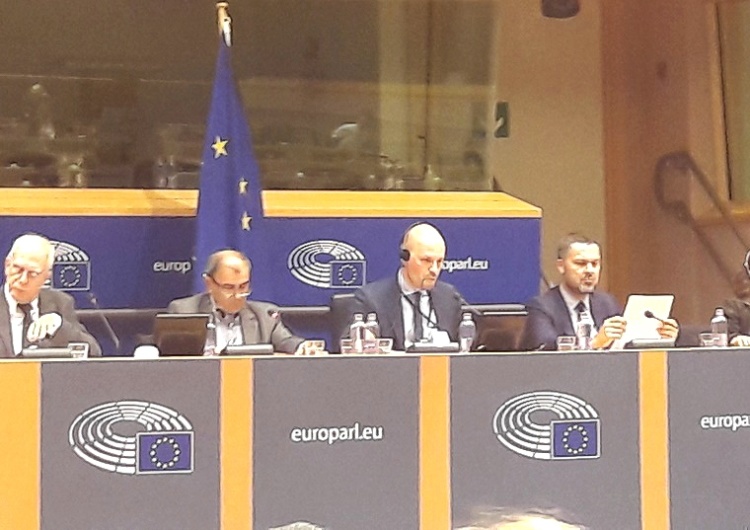EKZZ o związkowych oczekiwaniach wobec europejskiego filaru praw socjalnych