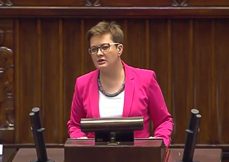 zrzut ekranu Lubnauer: Taki jest w tej chwili sposób życia. Polacy spędzają w centrach handlowych czas z rodziną