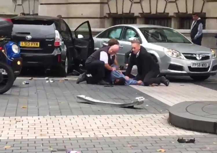  [video] W pieszych w Londynie wjechał samochód. Kilkunastu rannych