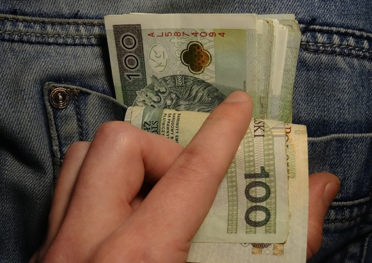 Rząd PO-PSL pozwalał na działanie oszustów, którzy mieli wyłudzić z budżetu państwa nawet 232 mld zł?