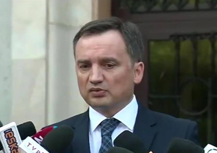 zrzut ekranu Minister Ziobro: Wartość wyłudzonych w stolicy nieruchomości sięga miliarda złotych