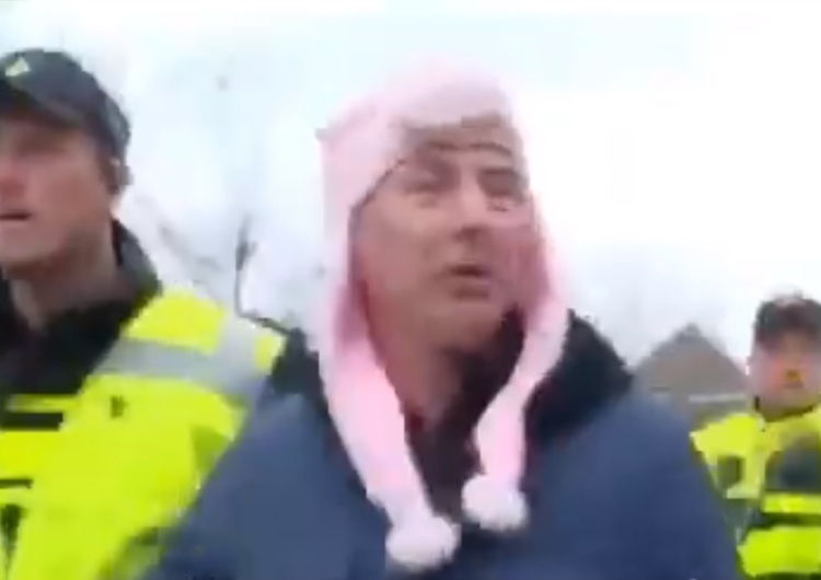  [video] Mężczyzna zatrzymany w Holandii za noszenie czapki w kształcie świnki