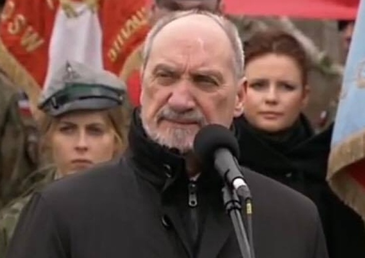 Tragedia smoleńska - Antoni Macierewicz informuje o znalezieniu zapisu momentu eksplozji