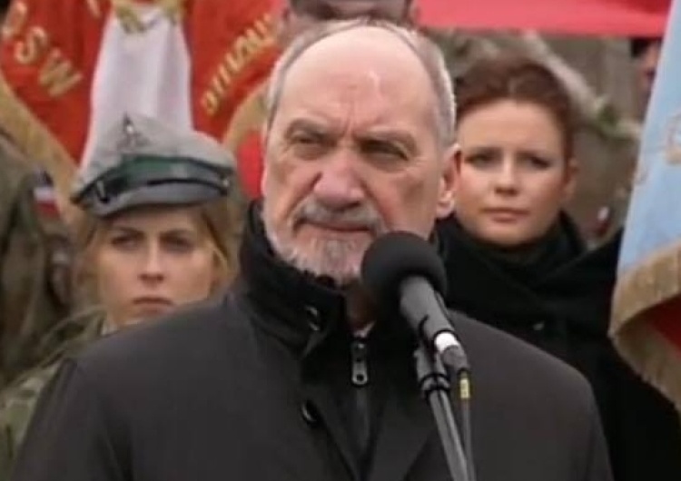  Tragedia smoleńska - Antoni Macierewicz informuje o znalezieniu zapisu momentu eksplozji