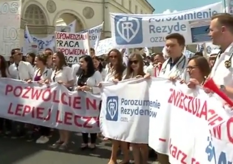 Zaostrzenie protestu medyków: Środa "dniem bez lekarza". Radziwiłł: "To złamanie etyki lekarskiej"