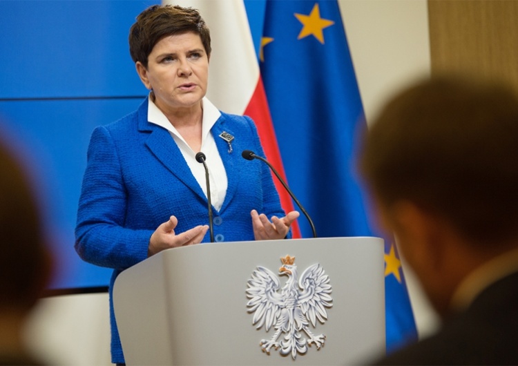 Premier Szydło: "Dziękuję za dwa lata dobrej zmiany. Damy radę w kolejnych latach". Co na to internauci?