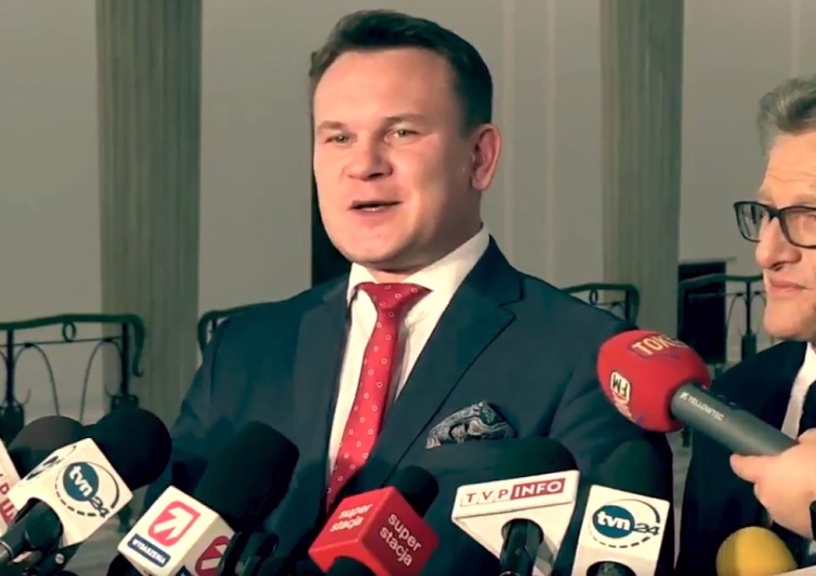  Dominik Tarczyński: Komisja Wenecka przyznaje rację PiS.Tłumaczenia opozycji to szkolna, żenująca wymówka