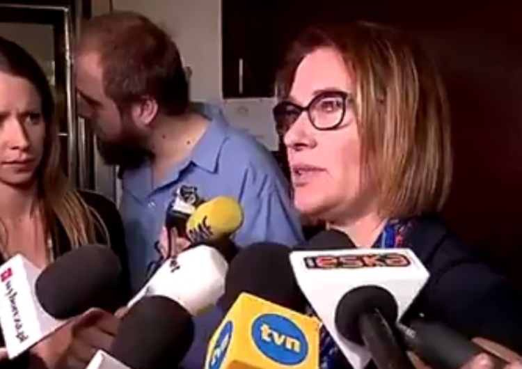 [video] Beata Mazurek wbija szpilkę Ryszardowi Petru: "Niech jedzie na Maderę i dalej wypoczywa"