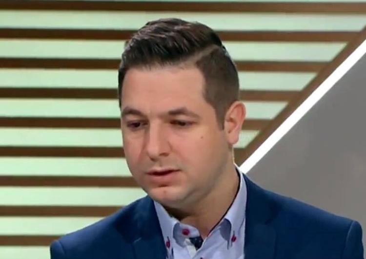 Patryk Jaki pomówiony o nieuczciwość na plakacie wyborczym Trzaskowskiego odpowiada PO ostro