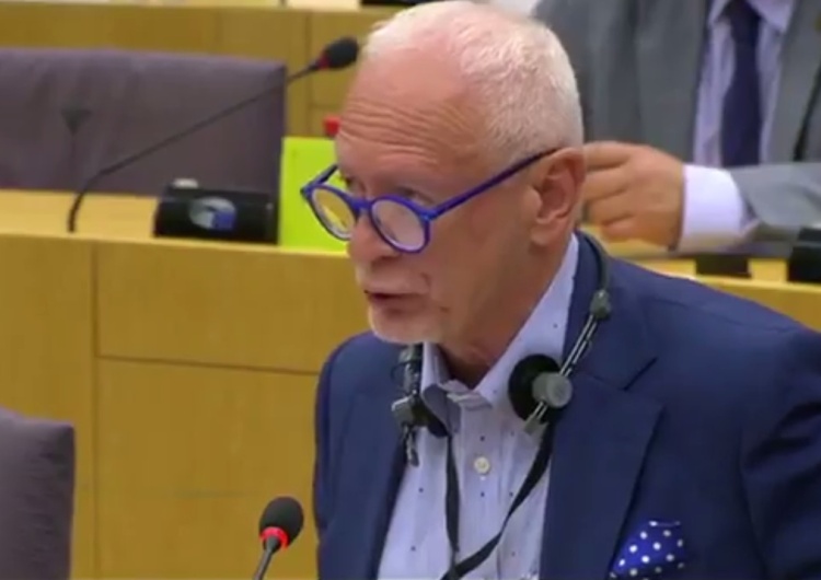  Boni do Timmermansa w PE: Ludzie w Polsce tracą swoje swobody. Pamięta pan rząd, który tak depcze prawo?