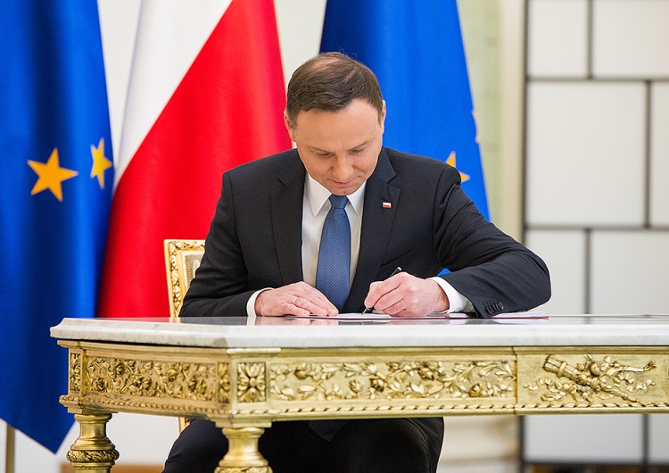 M. Żegliński Prezydent podpisał nowelizację o najniższych emeryturach. Kto otrzyma podwyżkę świadczeń?