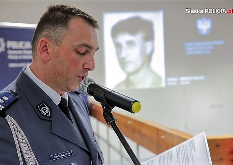 Policja na Śląsku pamięta o funkcjonariuszach poległych na służbie. Dziś odsłonięto poświęconą im tablicę
